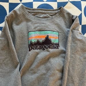 Patagonia Uprisal Crew in heathered grey (cropped)